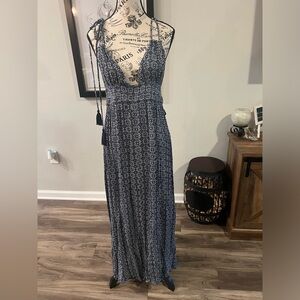 Lulus navy blue maxi dress size medium
